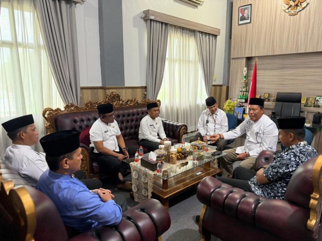 
					Bupati Kampar Rapat Koordinasi dengan Kakan Kemenag dan Kakan Kemenhaj Bahas Sinkronisasi Kegiatan Keagamaan