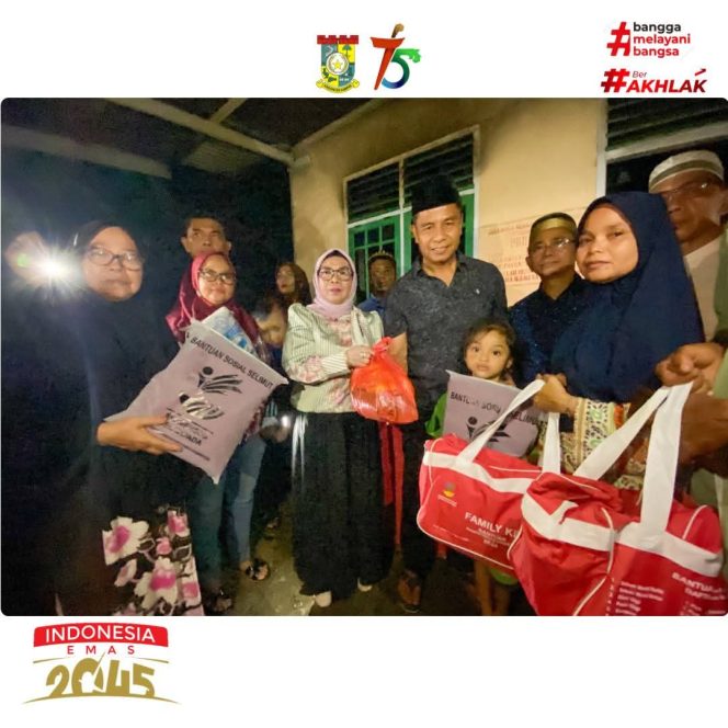 
					Bupati Kampar dan Wabup Tinjau Langsung Korban Kebakaran di Desa Kumantan