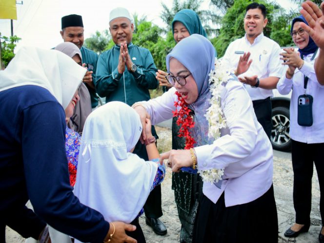 
					Lounching TV Pintar dan Terima Pembangunan Labor, Ruang kelas dan Toilet di SKB Kampar, Wabup Misharti sangat mengapresiasi Pemerintah Pusat Tingkatkan SDM Kampar