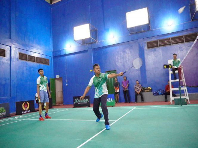 
					Bupati Kampar Ahmad Yuzar, S.Sos., MT Buka Turnamen Badminton di GOR Bukit Indah dalam Rangka Hari Jadi Kabupaten Kampar ke-76 Tahun 2026