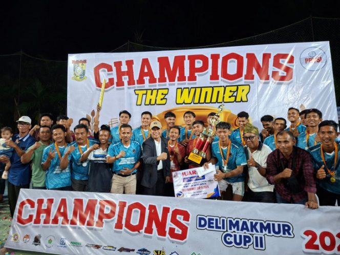 
					Wakili Bupati Kampar, Plt Sekretaris Disdikpora Tutup Turnamen Bola Voli Deli Makmur Cup II, Tuan Rumah Raih Juara