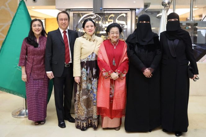 
					Ibu Megawati Soekarnoputri dianugerahi gelar doktor kehormatan (Honoris Causa) dari Princess Nourah Bint Abdulrahman University (PNU) di Riyadh