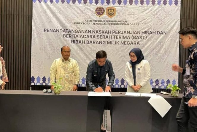 
					🔥 RESMI! Pemkab Kampar Teken Hibah Bus Sekolah 2025, Bukti Nyata Komitmen Pendidikan Maju 🔥