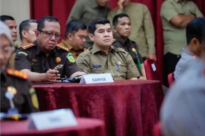
					Pj Sekda Kampar Hadiri Pertemuan Forkopimda Se-Provinsi Riau Bersama PT Agrinas Palma Nusantara (Persero)