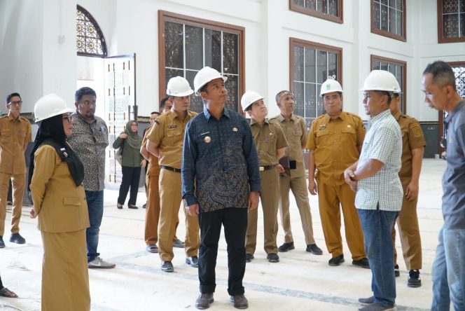 
					Bupati Dan Wakil Bupati Kampar Tinjau PROYEK Islamic Center , Target Rampung 18 Maret 2026.