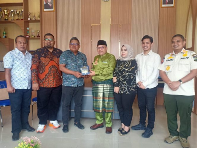 
					Plt. Kasatpol PP Kampar Terima Dua Kunjungan Kerja DPRD Sumatera Barat Dalam Satu Hari