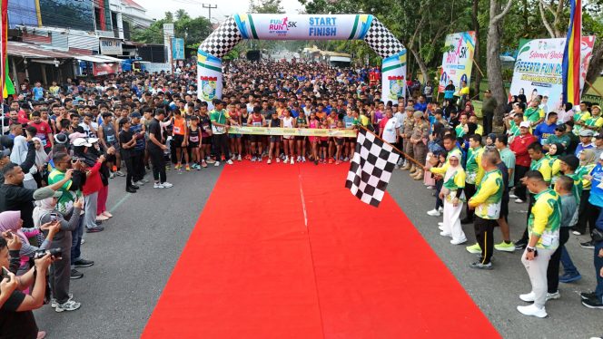 
					Diikuti Lebih Kurang 2.500 Peserta Bupati Kampar Lepas Fun Run Dalam Rangka HUT Kab. Kampar Ke-76 Tahun 2026