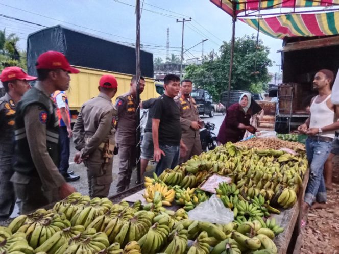 
					Berikan Rasa Aman dan Nyaman di Pasar Inpres Bangkinang, Disparkop Kampar Bersama Satpol dan Dishub Tertibkan Pedagang