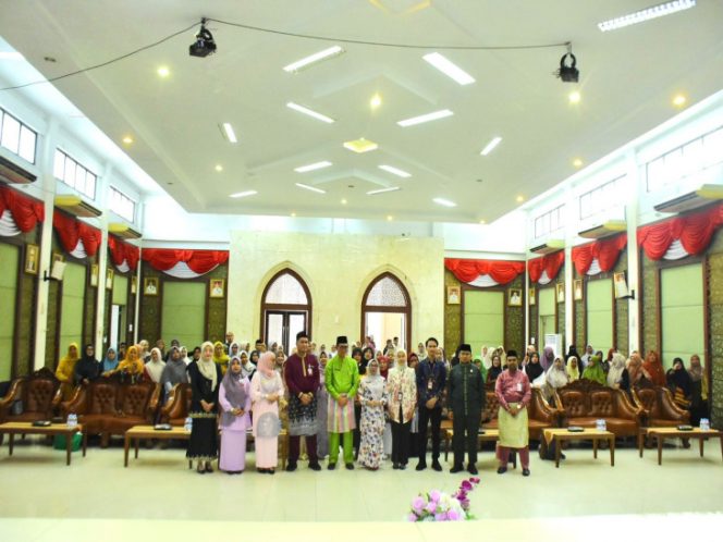 
					Perkuat UMKM, Wakil Bupati Kampar Buka Kegiatan Edukasi dan Literasi Keuangan dan Business Matching Kepada Pelaku UMKM.