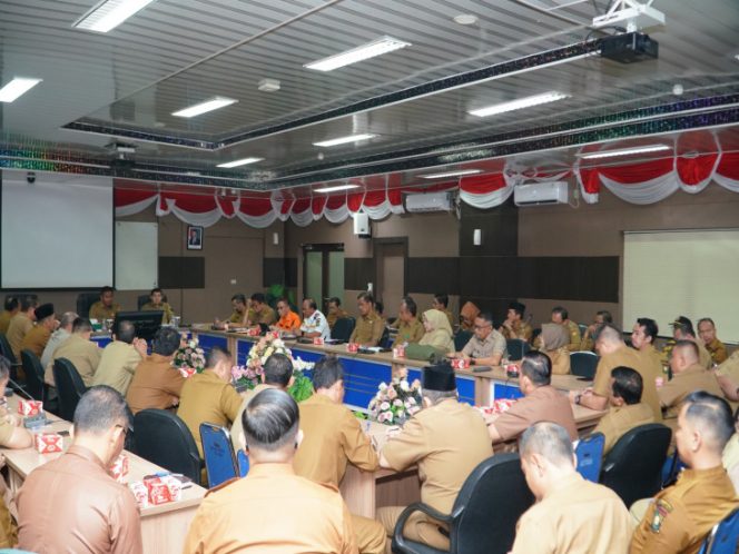 
					Bupati Kampar Pimpin Rapat Tindak Lanjut Arahan Presiden RI, Gerakan Asri Wajib Diterapkan