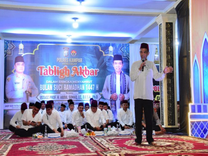 
					Pj Sekda Kampar Ardi Mardiansyah Hadiri Tabligh Akbar Polres Kampar Bersama Kapolda Riau dan Ustadz Abdul Somad