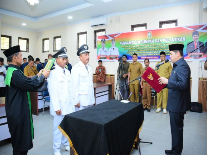 
					Lantik 2 Penjabat Kepala Desa dan 1 Pjs Kepala Desa, Pj Sekda Kampar Tegaskan Buatlah kegiatan yang Langsung Dirasakan Oleh Masyarakat.