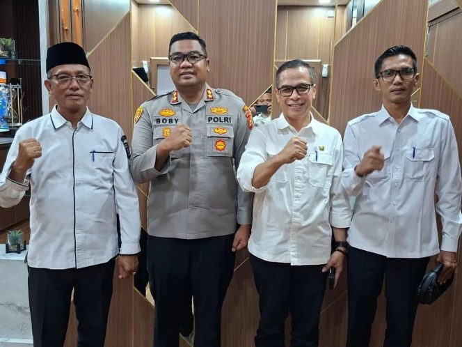 
					Silaturahmi Disdikpora Kampar dengan Kapolres, Perkuat Sinergi Pendidikan dan Keamanan