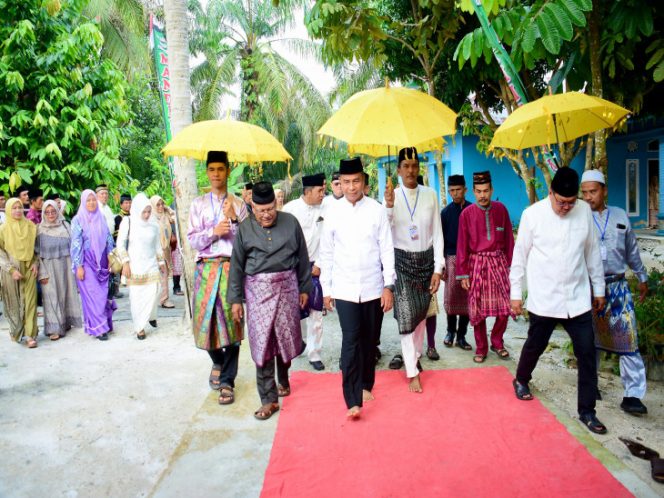 
					Bupati Kampar Hadiri Halal Bi Halal “Pulang Kampuong Dunsanak Kami Daghi Ghantau” Persukuan Mandeliong Desa Muara Jalai.