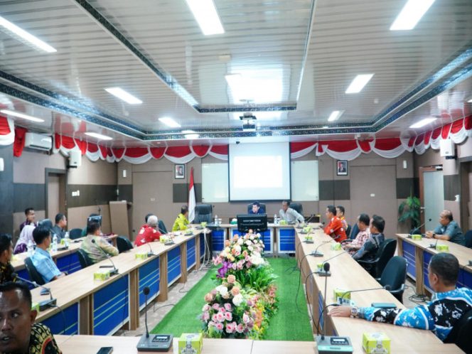 
					Pimpin Rapat Persiapan Dragon Boat HUT Kampar ke-76, Pj Sekda Ardi Mardiansyah, Sukseskan dan Meriahkan, Tekankan Sinergi Antar-OPD