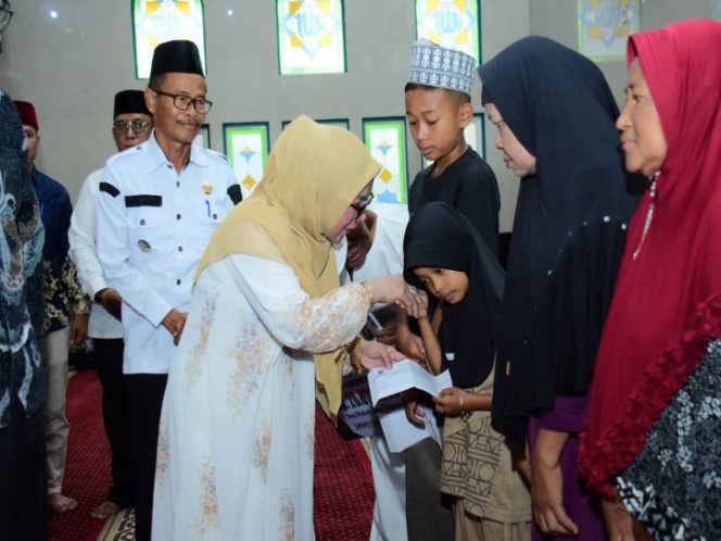 
					Safari Ramadhan di Kelurahan Sungai Pagar, Wakil Bupati Kampar Sampaikan Komitmennya Mewujudkan Kesejahteraan Masyarakat.