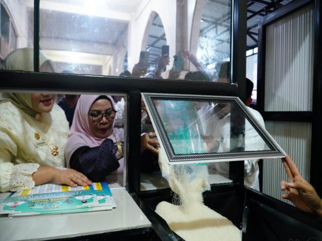 
					Wabup Kampar Launching Bank Beras Masjid Al-Ittihad Kuok, Wujud Kepedulian Sosial Masyarakat