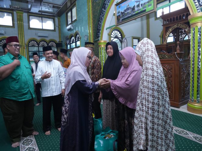 
					Hari ke-6, Wakil Bupati Kampar Laksanakan Safari Ramadhan di Masjid Raya Kampung Pinang Kecamatan Perhentian Raja.