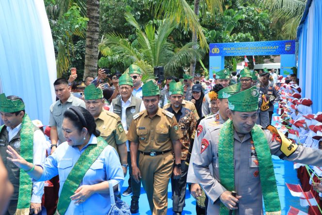 
					Bupati Kampar Dampingi Kapolri Resmikan Jembatan Merah Putih di Desa Gobah Kecamatan Tambang