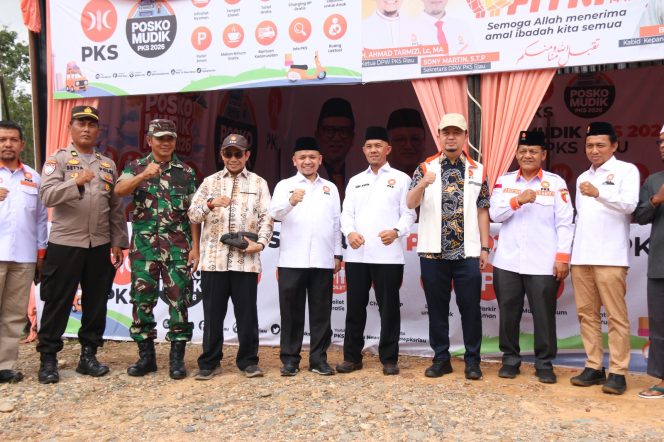 
					Syahrul Aidi dan Hendry Munief Hadiri Pembukaan Posko Mudik DPW PKS Riau di Perbatasan Riau-Sumbar