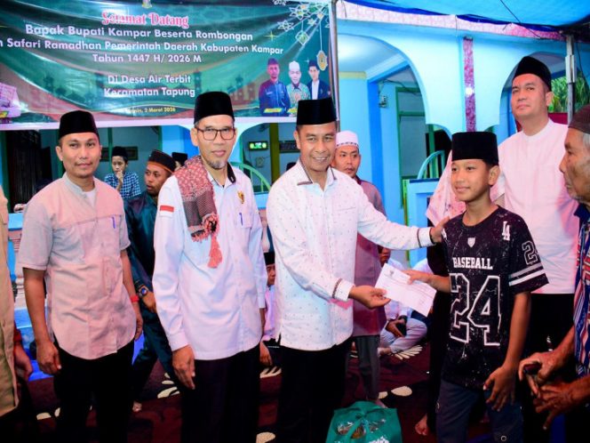 
					Bupati Kampar Ahmad Yuzar Pimpin Safari Ramadhan di Air Terbit, Salurkan Bantuan untuk Masjid dan Masyarakat.