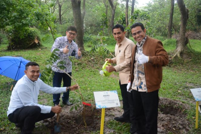 
					DPR Minta Pemerintah Mengontrol Komersialisasi Air Bawah Tanah