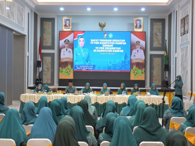 
					Ketua TP-PKK Kabupaten Kampar Pimpin Rapat Program Kegiatan Bersama TP-PKK Kecamatan Se-Kabupaten Kampar