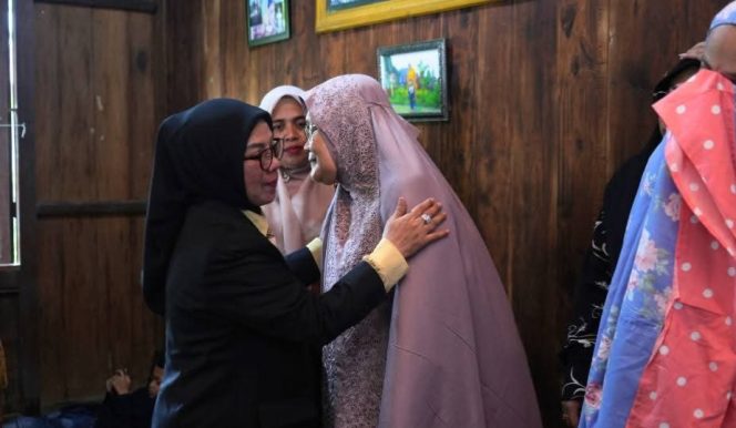 
					Wakil Bupati Kampar Melayat ke Kediaman Almarhum Muhammad Yani HS di Muara Jalai