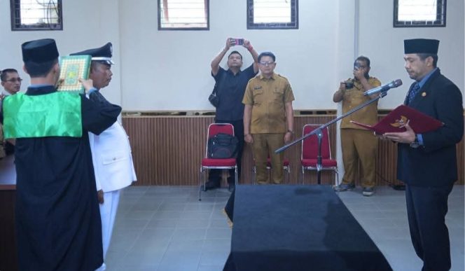 
					Bupati Kampar Melantik dan Mengambil Sumpah Penjabat Kepala Desa Koto Mesjid