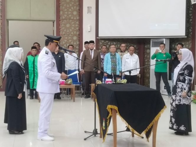 
					Wakil Bupati Kampar Lantik dan Ambil Sumpah 33 Pejabat Administrator, Pengawas dan Kepala Sekolah