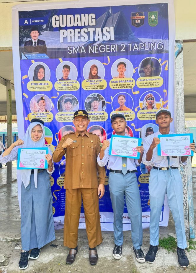 
					Tiga Orang Siswa SMAN 2 Tapung Wakili Kampar ke Provinsi Riau pada ajang FLS3N