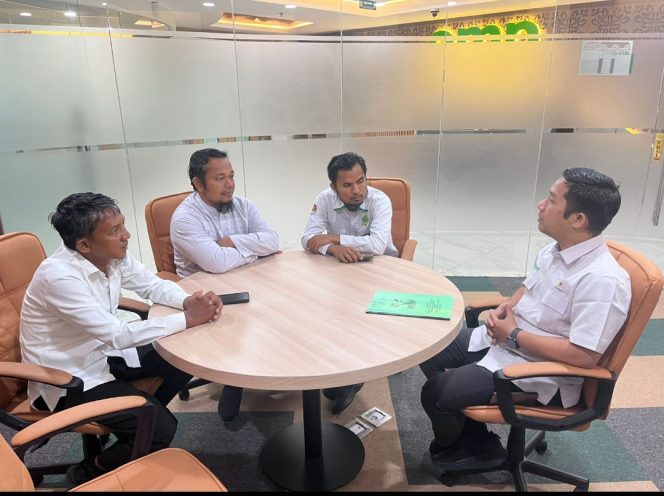
					Program Ekoteologi Penghijauan KPL Kampar dan Penyuluh Agama KUA Salo Mendapatkan Dukungan PT. EMP