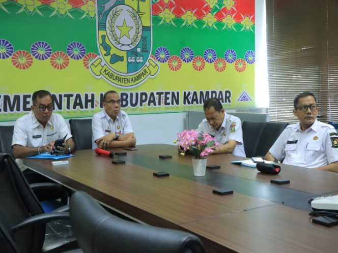 
					Dorong Digitalisasi Layanan Publik, Kadis Kominfo dan Persandian Lukmansyah Badoe Ikuti Sharing SPBE dari Sumedang
