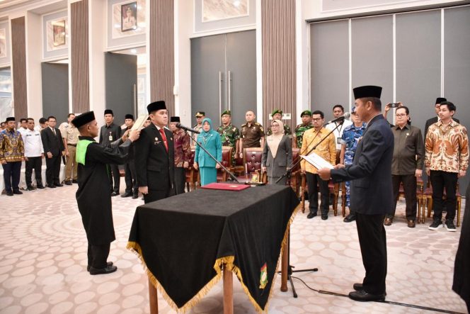 
					Bupati Kampar Ahmad Yuzar Lantik dan Ambil Sumpah Jabatan Sekretaris Daerah Kabupaten Kampar Dr. Ardi Mardiansyah