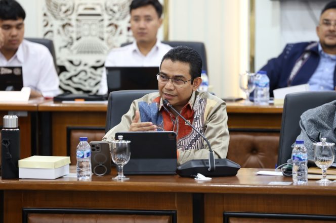 
					Ribuan Warga Meranti Bekerja di Malaysia, Hendry Munief Dorong Solusi dari Kemenhan dan KKP RI
