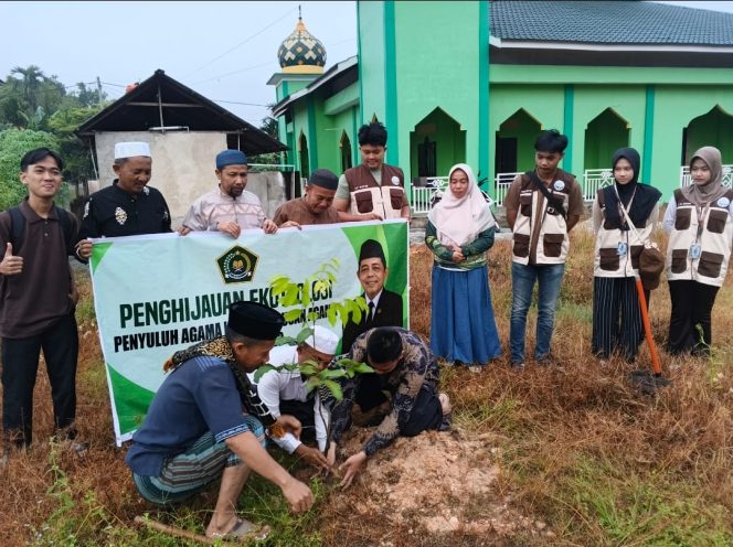 
					Usai Kajian Subuh, Jamaah Masjid Al-Muhajirin Salo Tanam Pohon: Menanam Kebaikan untuk Generasi Mendatang
