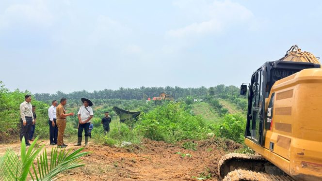 
					Bupati Kampar Fasilitasi Masyarakat Buka Lahan Tanpa Membakar, Alat Berat Disiapkan