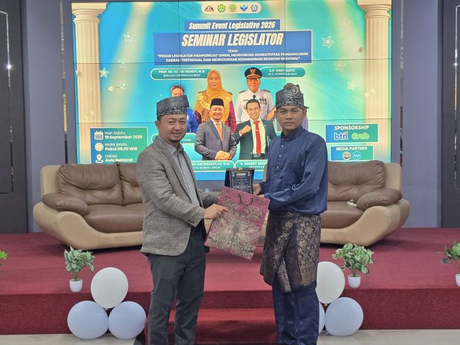 
					Syahrul Aidi dan Hendry Munief Kompak Motivasi Mahasiswa UNRI Mandiri Sejak Kuliah