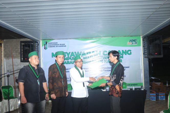 
					Dimas Saputra Terpilih sebagai Formateur/Ketua Umum HMI Cabang Persiapan Kampar, Usung Motto HMI SENYUM (Semuanya Untuk Masyarakat)